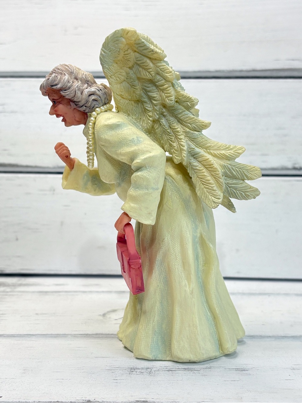 (221)Heaven’s Retired AngelsStudio Cream Angel Figurine with Pink Purse - Picture 2 of 7